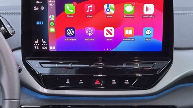 Apple CarPlay на екрана в автомобил