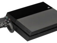 Конзола PlayStation 4 с контролер