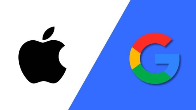 Логото на Apple на бял фон и логото на Google на син фон, разделени по диагонал