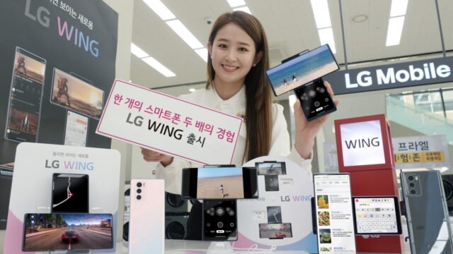 LG Wing с основния екран, завъртян хоризонтално над втория, и телефонът в обикновен режим отпред и отзад