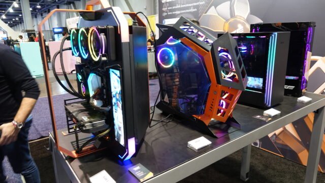 Геймърски компютри с RGB осветление на изложение