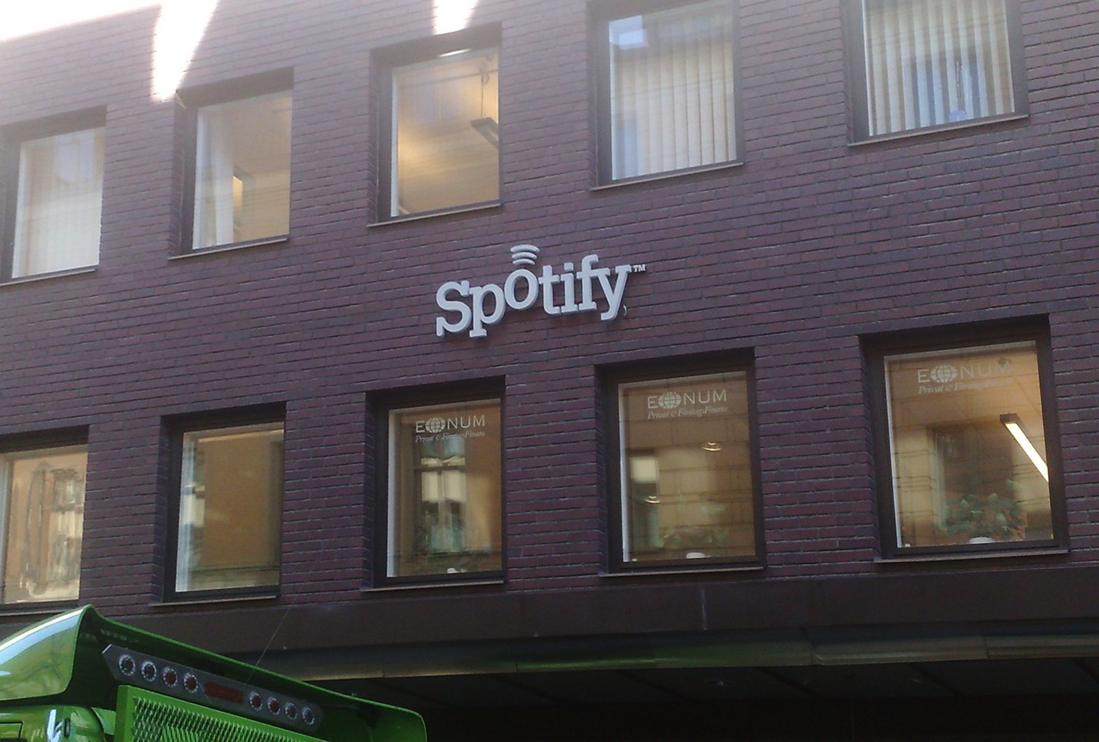 Сградата със знака на Spotify в Стокхолм