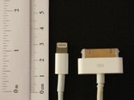 Lightning конекторът до стария 30-пинов кабел на Apple