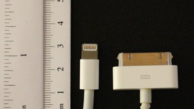 Lightning конекторът до стария 30-пинов кабел на Apple