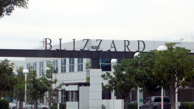 Входът на централата на Blizzard Entertainment в Ървайн, Калифорния