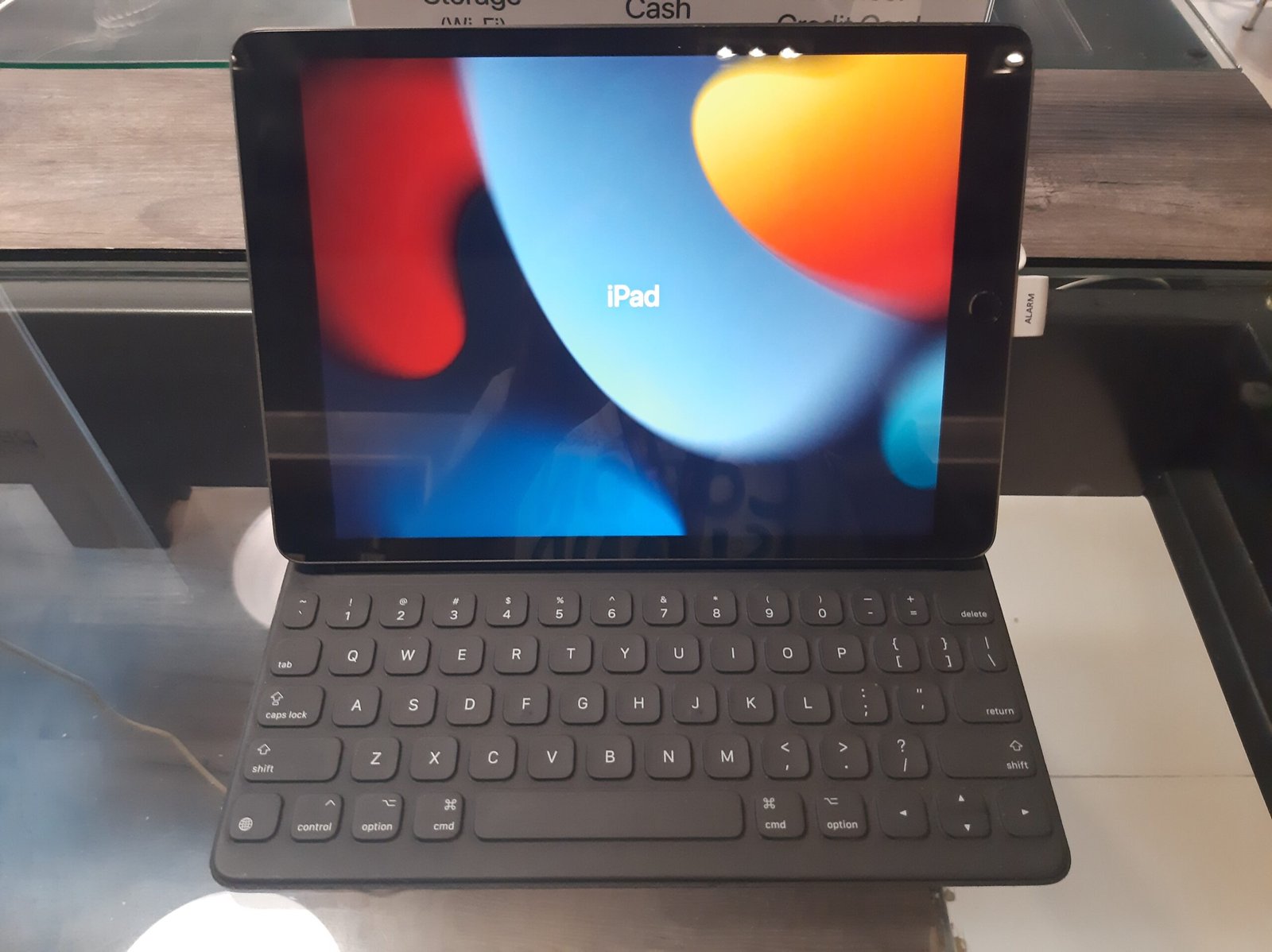 iPad от 9-о поколение с клавиатура Smart Keyboard