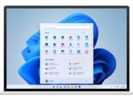 Лаптоп с Windows 11 на екрана: отворено стартово меню с закачени приложения и синия фон на системата