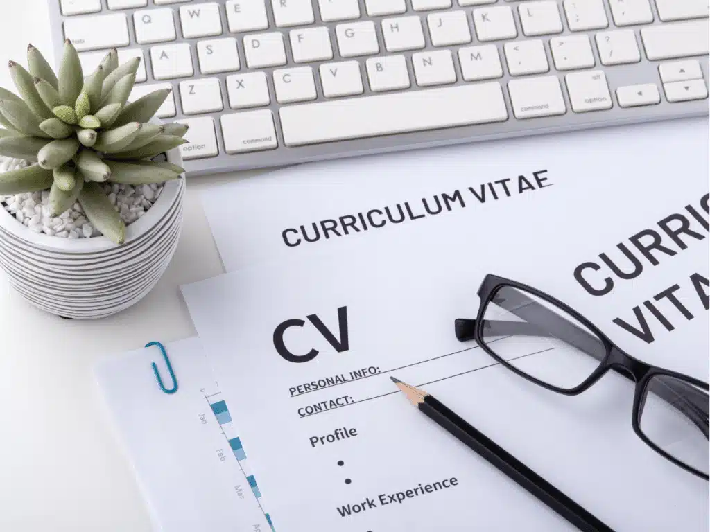 CV преди и сега: как се промени писането на автобиография и как AI помага днес