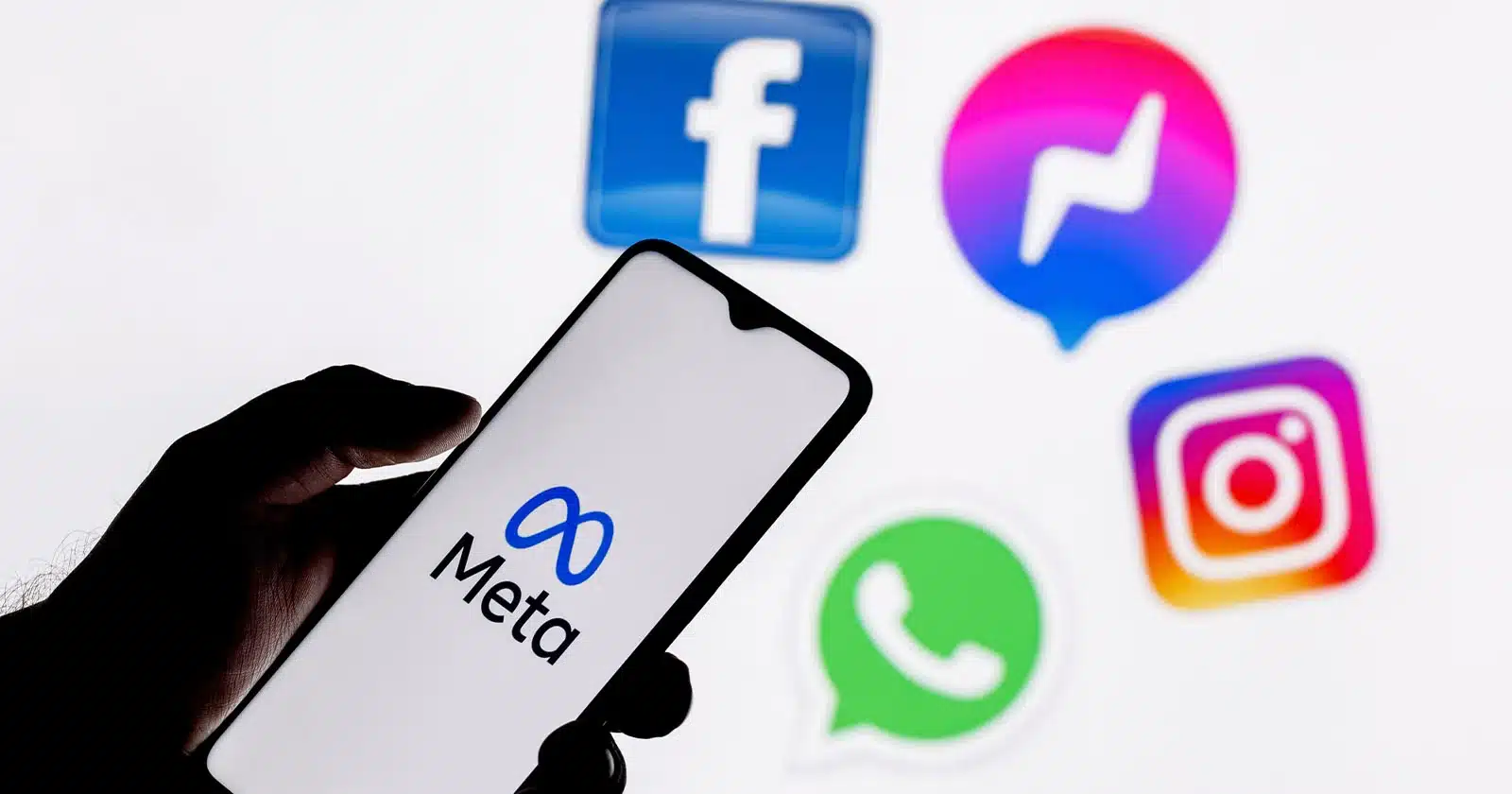 Краят на самостоятелния Messenger: Връща ли Meta централизирания Facebook