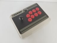 Аркадният контролер 8BitDo N30 Arcade Stick с лост и осем червени бутона – предшественик на 8BitDo Arcade Controller Pro