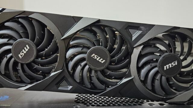 Видеокарта MSI GeForce RTX 3070 с три вентилатора – пример за NVIDIA RTX, която получава Advanced Shader Delivery