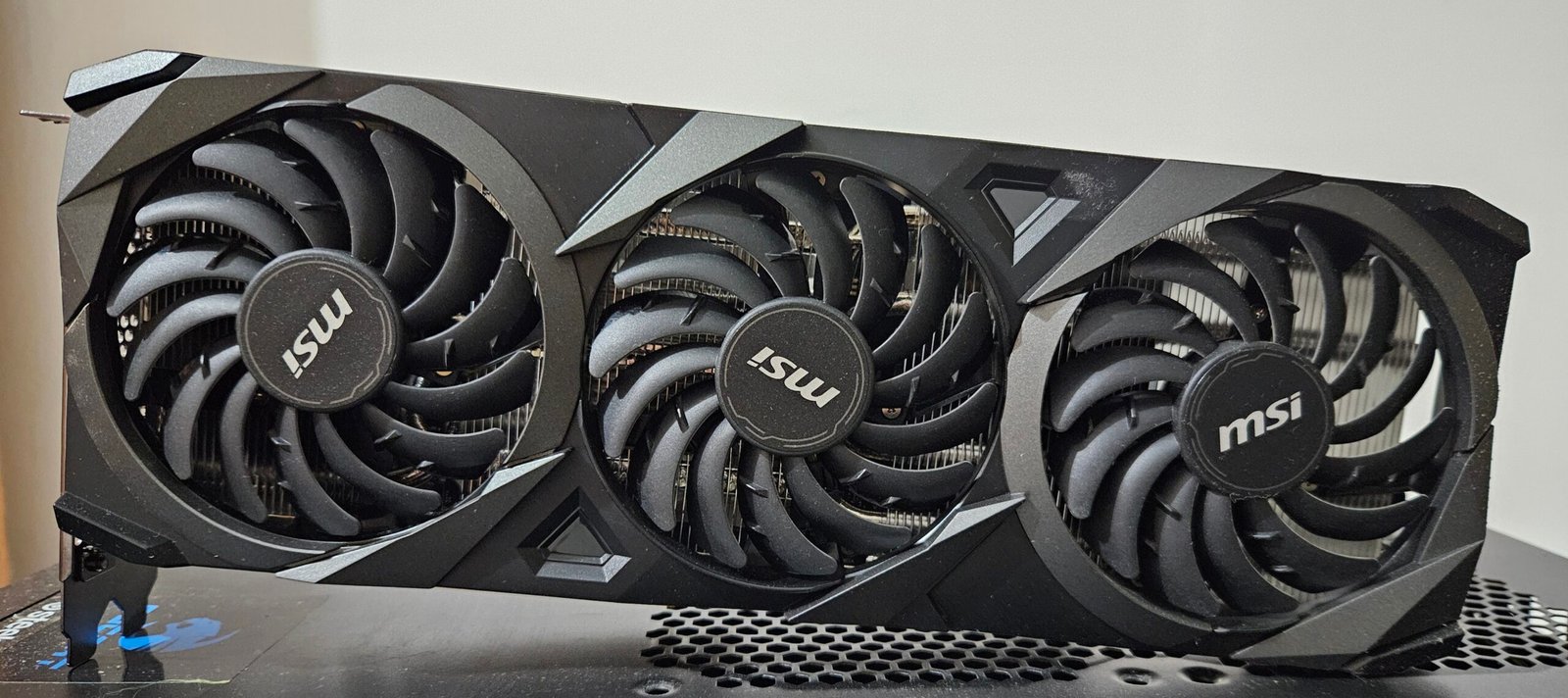 Видеокарта MSI GeForce RTX 3070 с три вентилатора – пример за NVIDIA RTX, която получава Advanced Shader Delivery