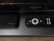 Android TV приставка с дистанционно – типът устройство, за което предупреждава Anthropic при самовъзпроизвеждащ се AI