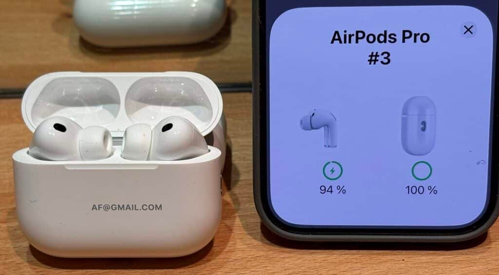 Слушалките AirPods Pro 3 и тяхната кутия