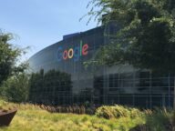 Сградата с логото на Google в централата Googleplex, където Alphabet отчете резултатите си за третото тримесечие