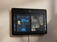 Новият Amazon Echo Show 16 на стена с табло за управление на умния дом през Alexa