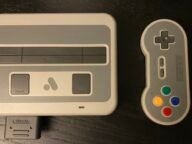 Оригиналният Analogue Super Nt от 2018 г. с безжичен контролер – предшественик на Super Nt+