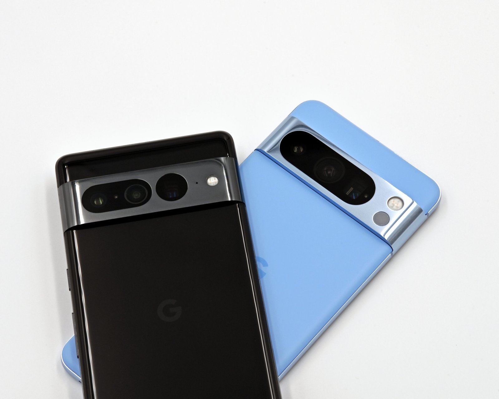 Два телефона Google Pixel – системата за сигнали за земетресение работи на устройства с Android