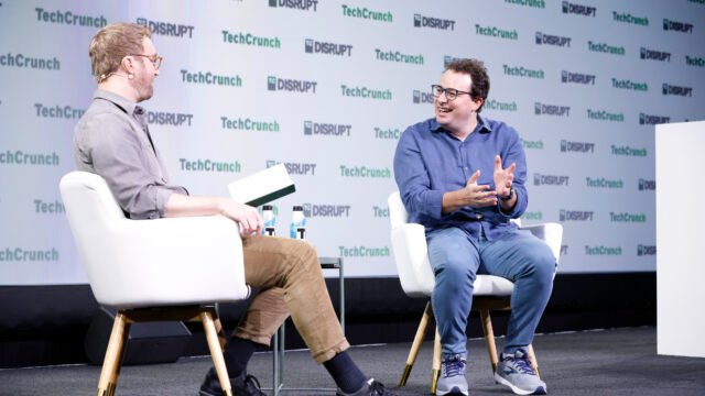 Дарио Амодей, шефът на Anthropic, на сцената на TechCrunch Disrupt през 2023 г.