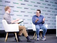 Дарио Амодей, изпълнителен директор на Anthropic, на сцената на TechCrunch Disrupt 2023