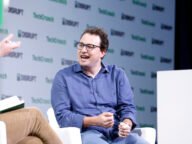 Дарио Амодей, главен изпълнителен директор на Anthropic, на сцената на TechCrunch Disrupt 2023