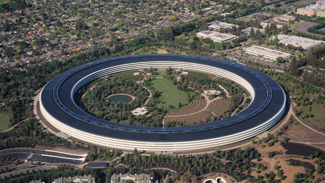 Въздушна снимка на Apple Park, седалището на Apple в Купертино – Apple 5 трилиона долара