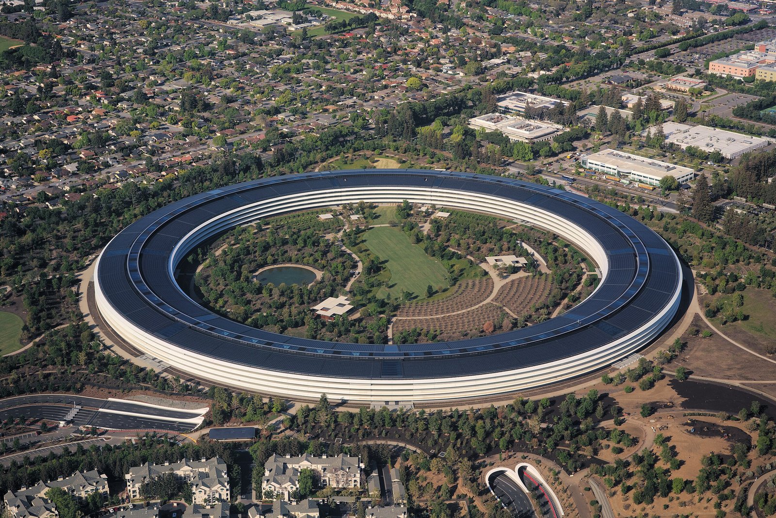 Въздушна снимка на Apple Park, седалището на Apple в Купертино