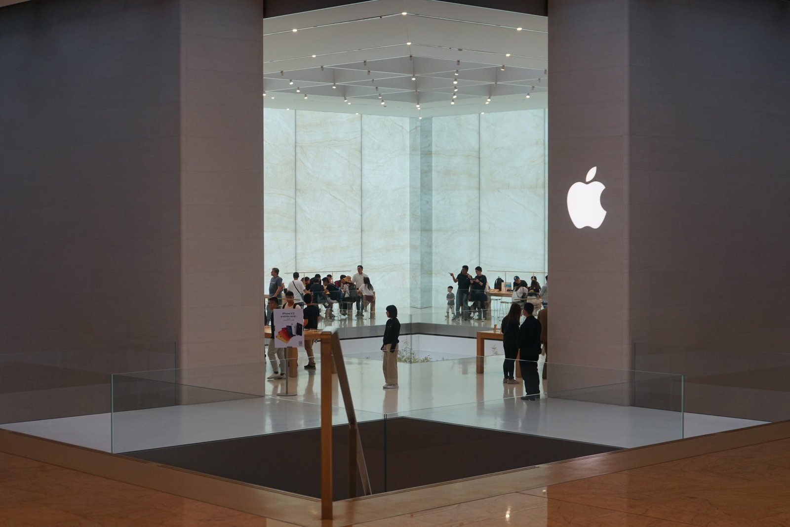 Магазин на Apple в Макао, Китай – Apple печели дял на китайския пазар на смартфони през третото тримесечие