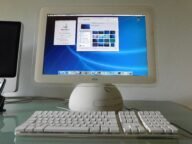 iMac G4 с подвижен екран върху полусферична основа – дизайн, с който слуховете сравняват Apple HomeView