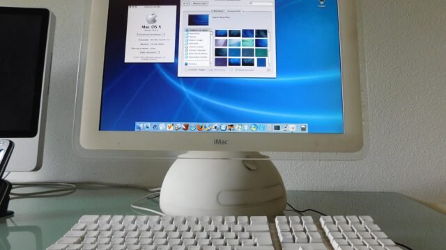 iMac G4 с подвижен екран върху полусферична основа – дизайн, с който слуховете сравняват Apple HomeView