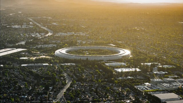 Въздушна снимка на Apple Park в Купъртино – седалището на Apple, замесена в спора за търговски тайни с OpenAI