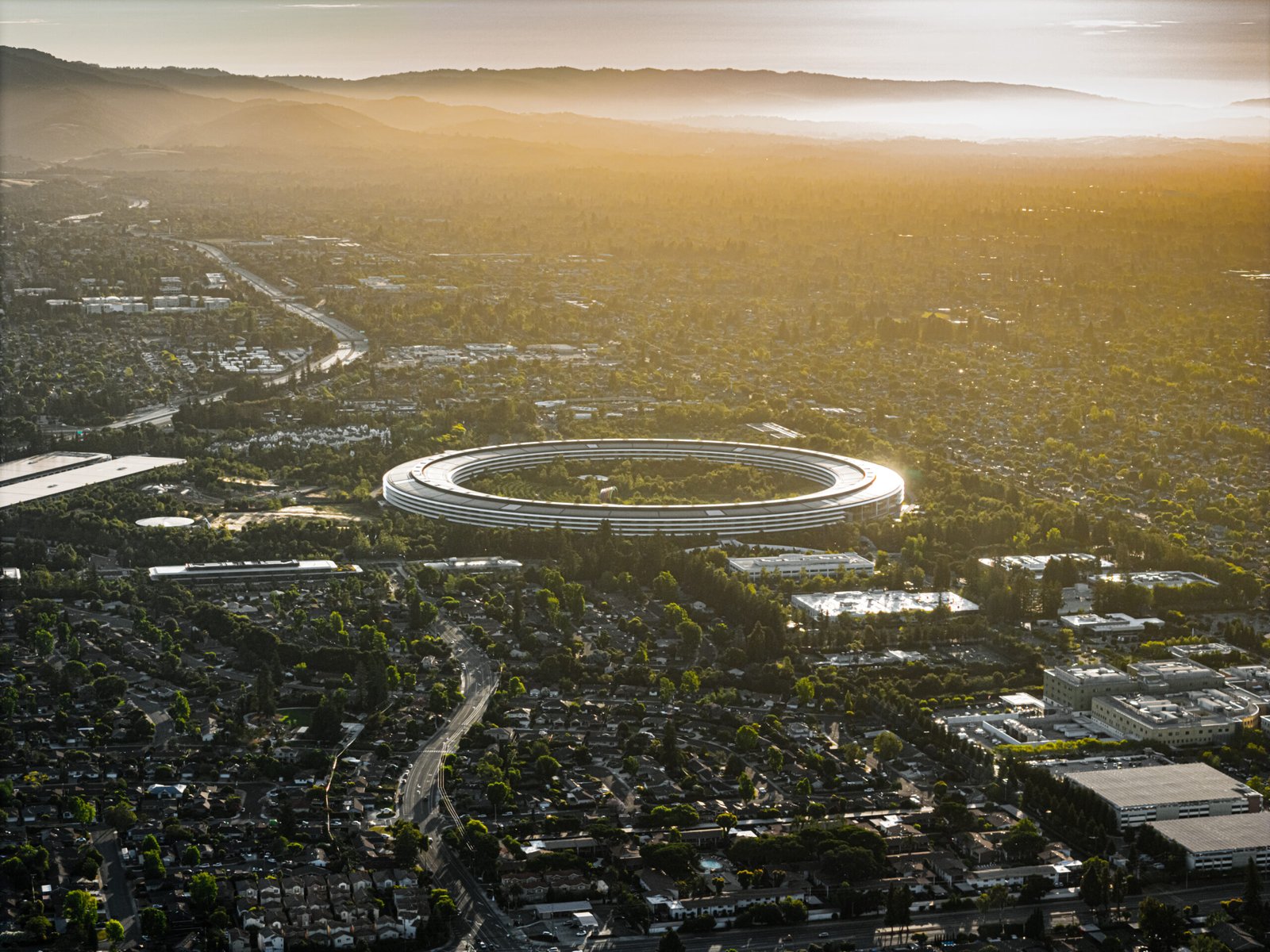 Въздушна снимка на Apple Park в Купертино