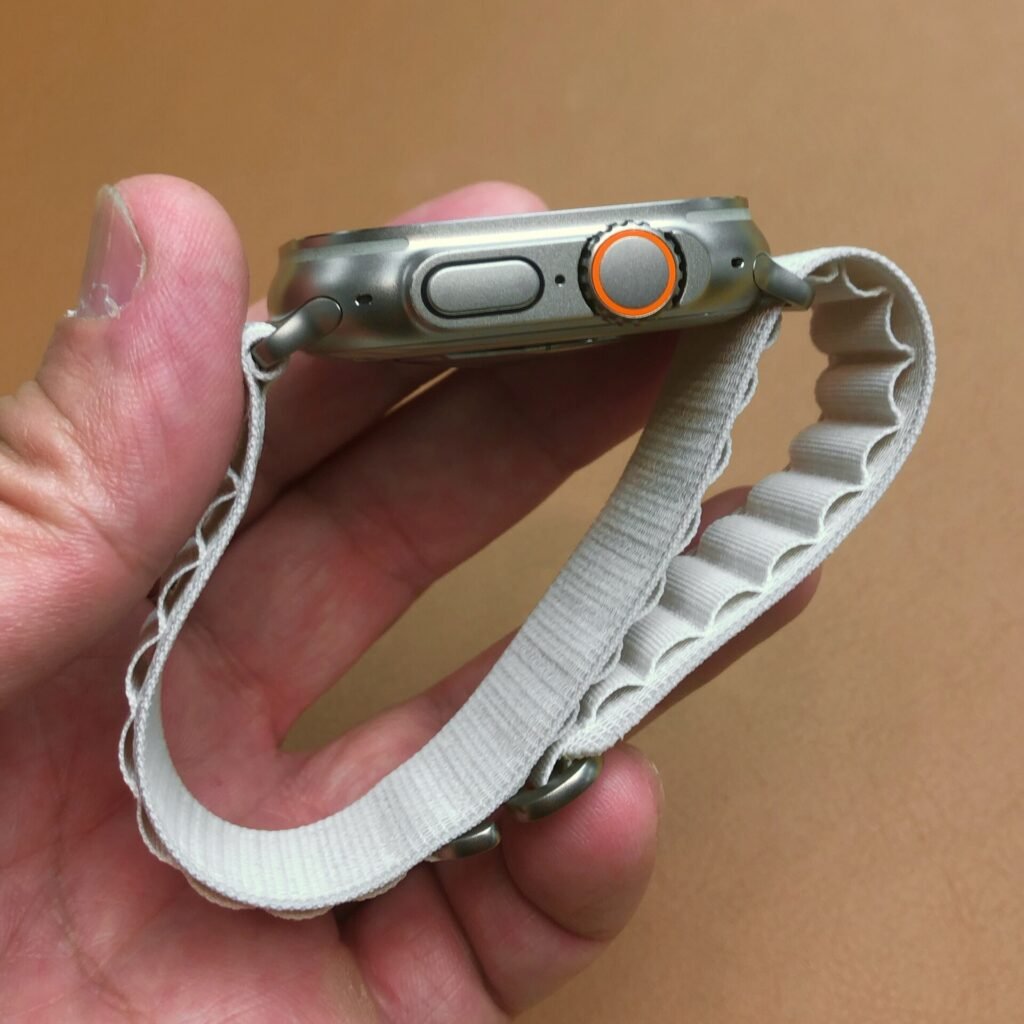 Apple Watch Ultra в 49-милиметров титаниев корпус – дизайн, който Ultra 4 запазва