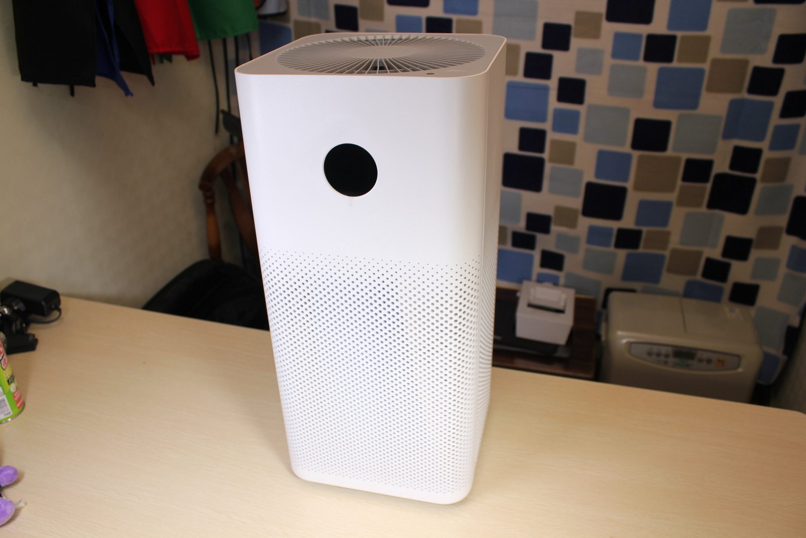Умен пречиствател на въздух Xiaomi Smart Air Purifier 2S на бюро