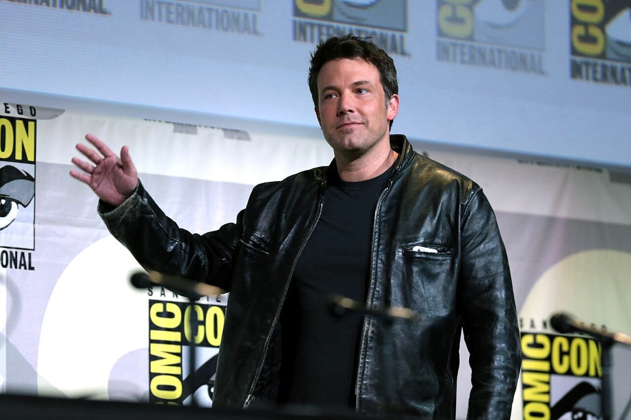 Бен Афлек на сцената на San Diego Comic-Con през 2016 г.