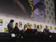 Участници в премиерния панел на сериала Blade Runner 2099 на сцената на Comic-Con в Сан Диего