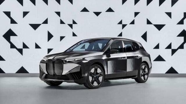 BMW iX Flow с E Ink боя, която променя цвета си