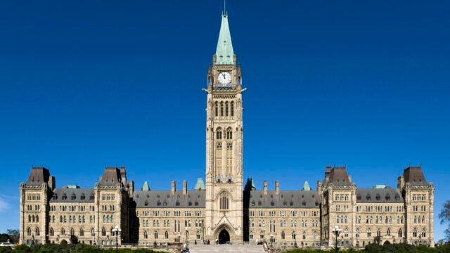 Сградата на парламента на Канада в Отава, където се обсъжда законопроектът C-22