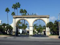 Входът Melrose Gate на студио Paramount Pictures в Лос Анджелис