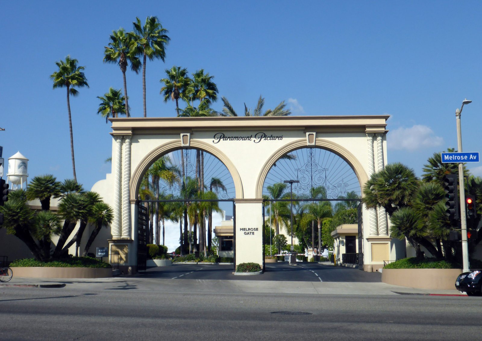 Входът Melrose Gate на студио Paramount Pictures в Лос Анджелис