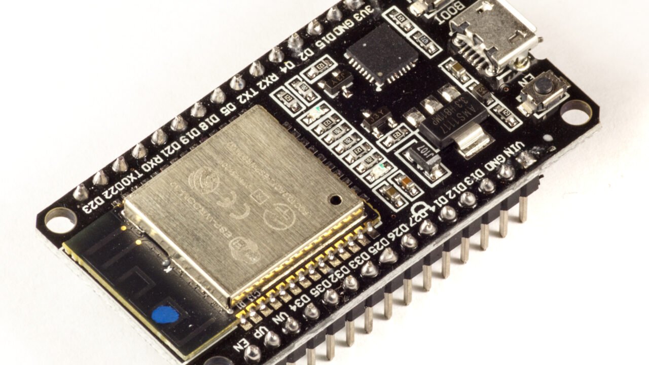 Платка за разработка с чип ESP32 – основата на проекти с ESPHome