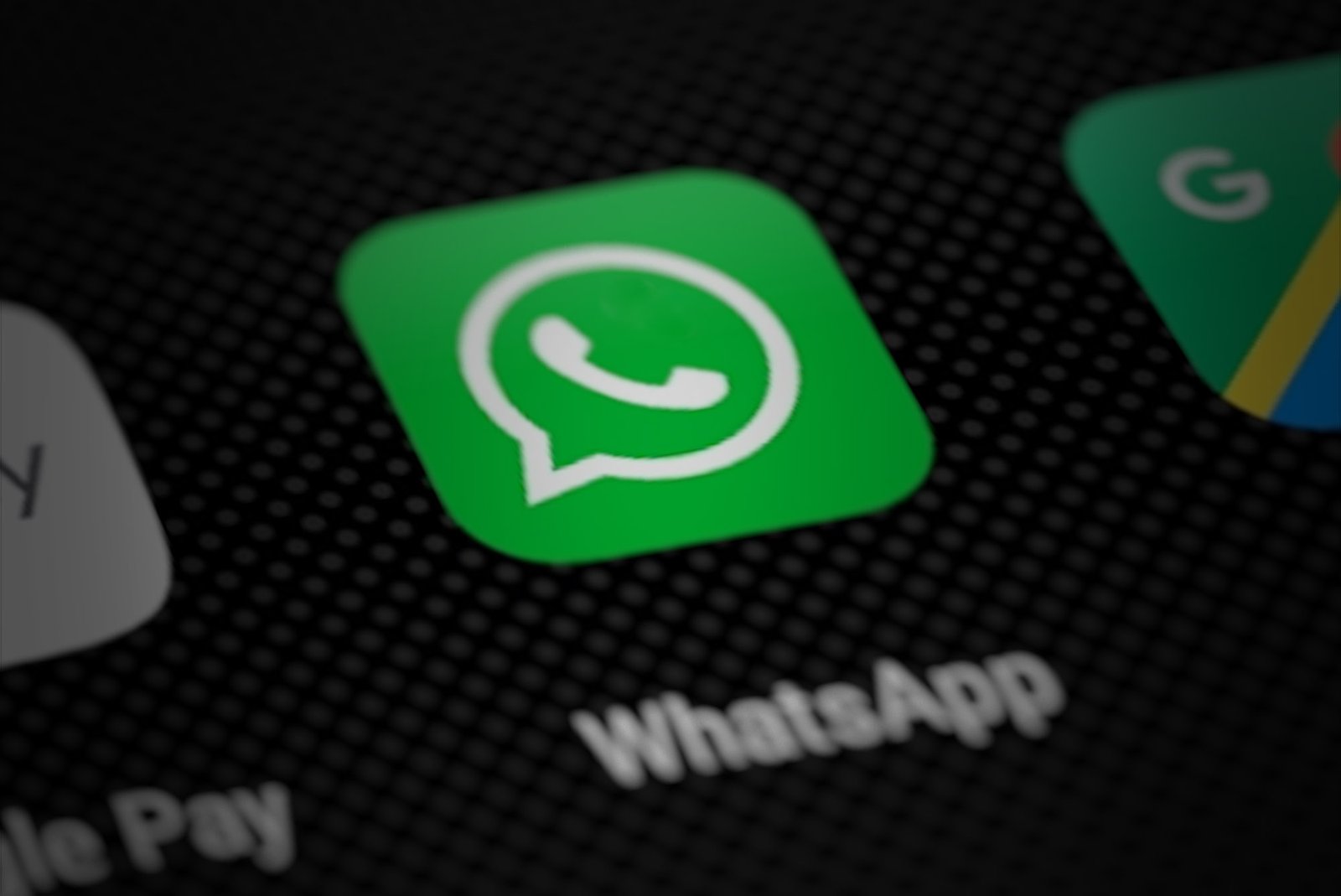 Иконата на WhatsApp на екрана на смартфон – за фалшивия WhatsApp в Google Play