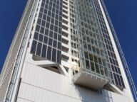 Небостъргачът на Intesa Sanpaolo в Торино, банката зад Fideuram и измамата с AI глас