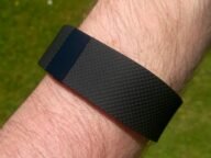Фитнес гривна Fitbit на китката