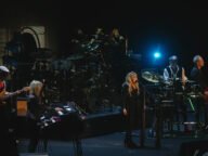 Fleetwood Mac на концерт през 2014 г. – групата е във фокуса на документалния филм The Chain