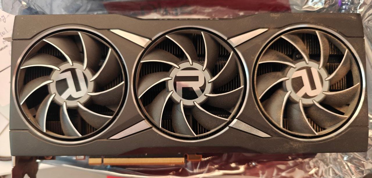 Видеокарта AMD Radeon RX 6800 XT с три вентилатора – серия RX 6000, която получава FSR 4.1