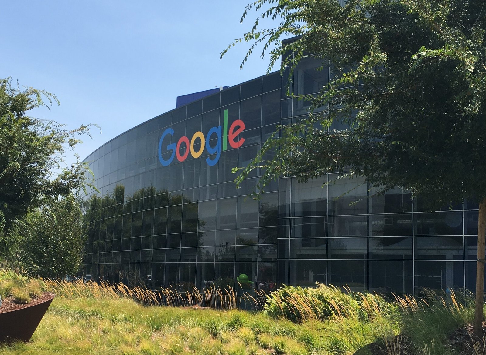 Сградата на Google в Маунтин Вю, Калифорния, откъдето идва Gemini Spark