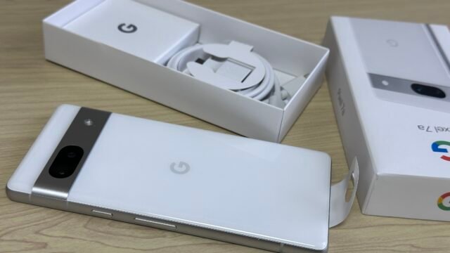 Смартфон Google Pixel 7a до кутията си – Google System Updates за Android