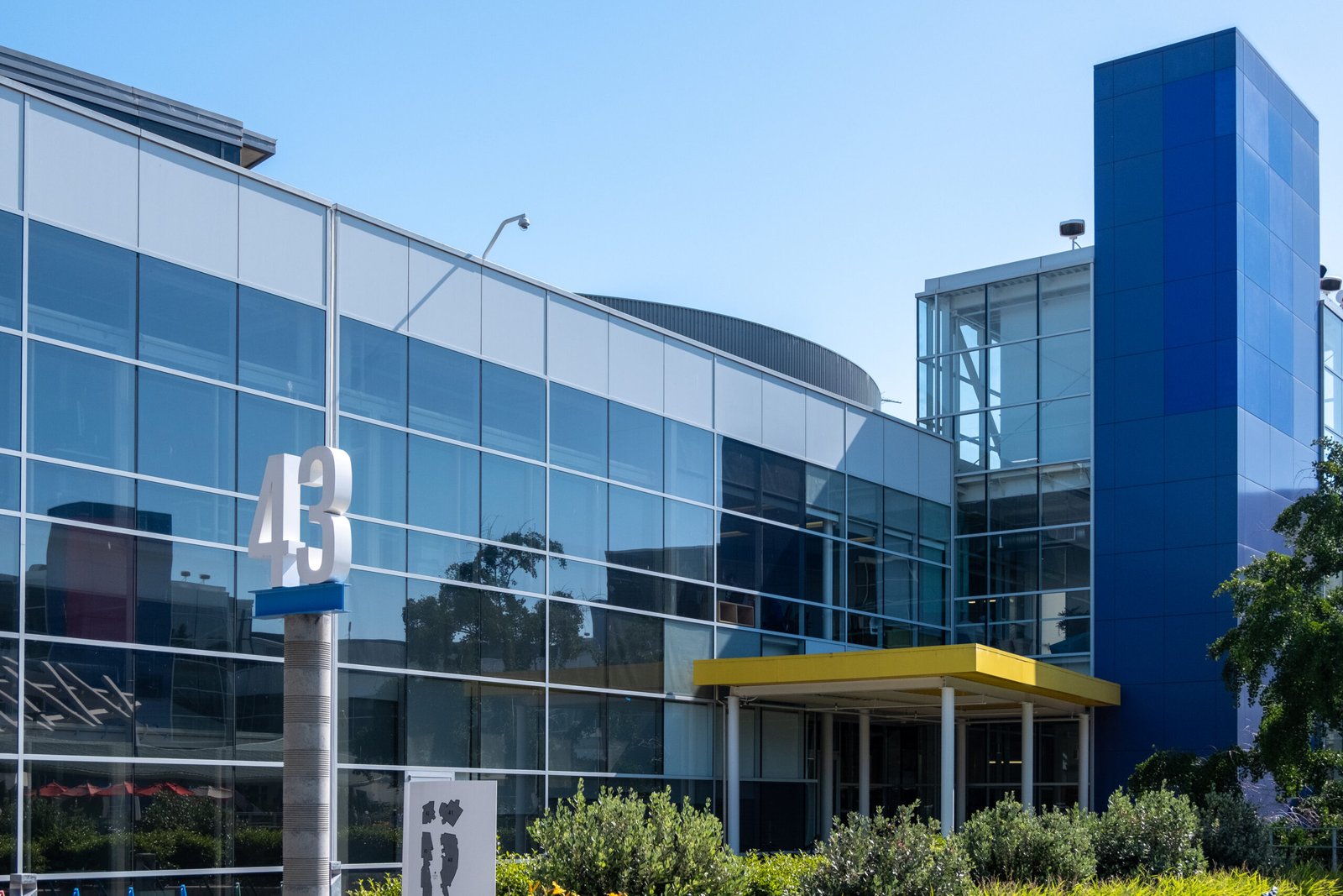 Сграда 43 в кампуса Googleplex на Google в Маунтин Вю