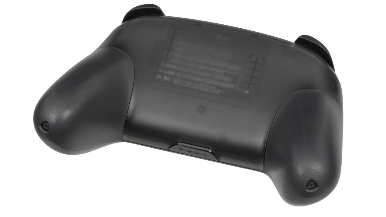 Nintendo Switch Pro Controller – за сравнение с контролера GuliKit TT Pro за Switch 2